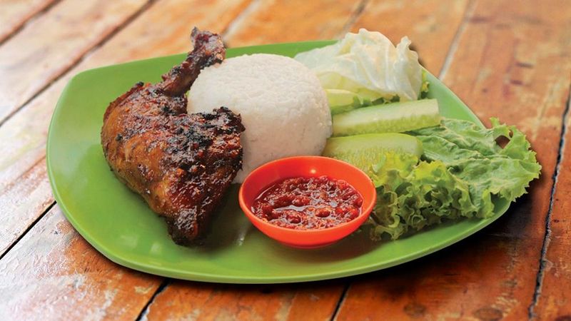 Gurih Mantap! Ayam Bakar yang Enak dan Murah Ada di 5 Tempat Ini