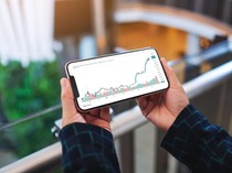 JFX dan KBI Kantongi Izin Transaksi Perdagangan Derivatif dari OJK