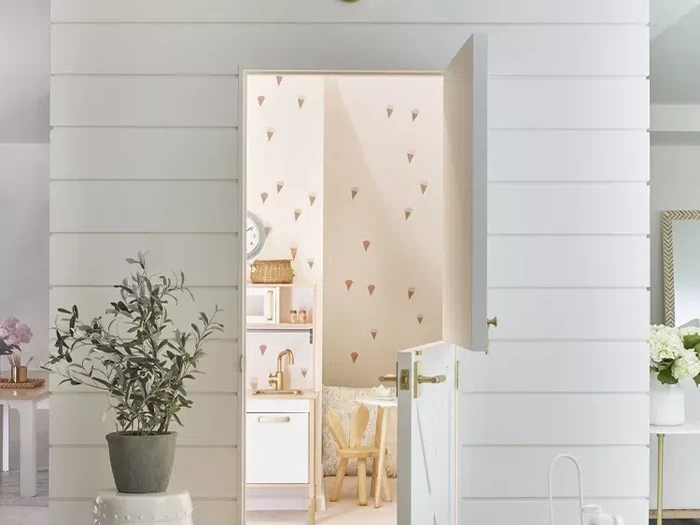 Inspirasi bagian depan kamar dengan wall panel.