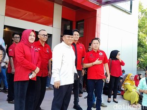 Kadis PUPTR Pangandaran Ling Ling Daftar Bacabup ke PDI Perjuangan