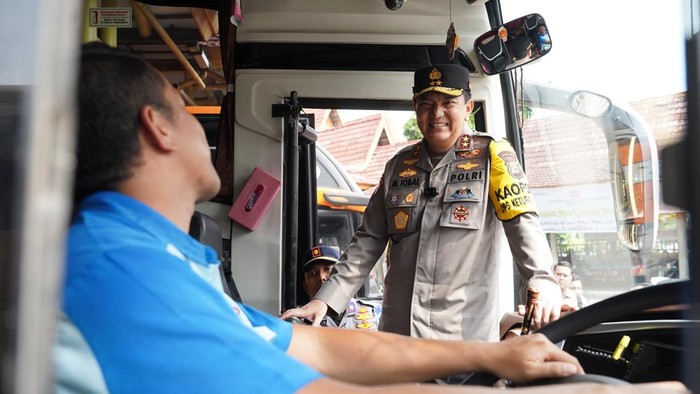 Kapolda Riau meninjau langsung Pos Pengamanan Operasi Ketupat LK 2024