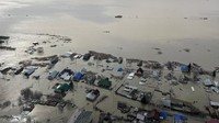 Meski begitu, sekitar 16.000 warga telah kembali ke rumah mereka dimana titik air sudah mulai surut.