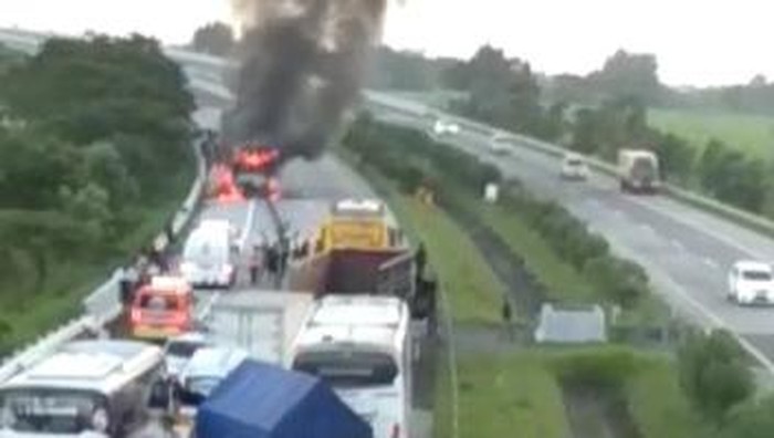 Bus Pahala Kencana Terbakar di Tol Jombang, Tak Ada Korban Jiwa