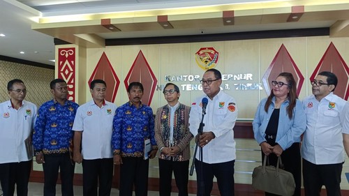 Ketua KONI NTT, Josef Nae Soi, di Kantor Gubernur NTT, Rabu (17/4/2024). Pemprov NTT mengirimkan 182 atlet cabang bela diri ke PON 2024.