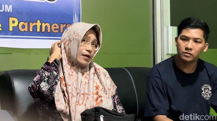 Laila, ibu mahasiswa Jambi korban pengeroyokan anggota klub mobil.