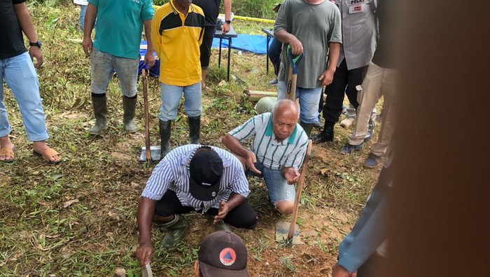 Polisi Bongkar Makam Pria Diduga Eks Casis TNI AL yang Dibunuh Serda Adan