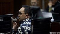 Ketiganya menjadi terdakwa dalam perkara yang sama.