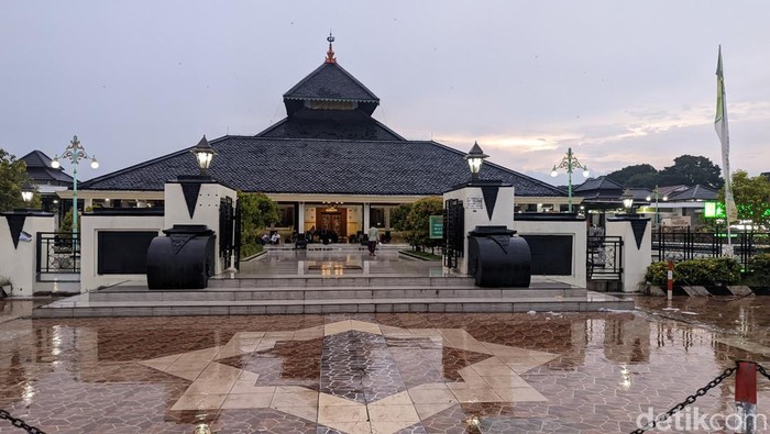 Masjid Agung Demak, Rabu (17/4/2024).