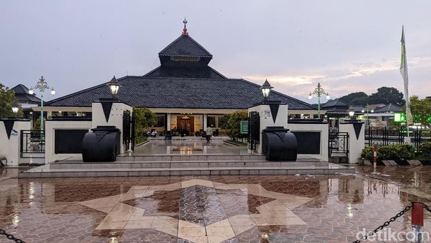 Masjid Agung Demak, Rabu (17/4/2024).