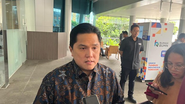Menteri BUMN Erick Thohir di Kantornya, Rabu (17/4/2024).