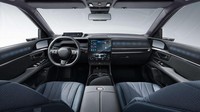 Geser ke interior, P7 dan S7 memiliki interior yang mirip-mirip seperti e:N1. P7 dan S7 dilengkapi layar sentuh format portrait besar di tengah dan tampilan instrumen digital di depan pengemudi. Berbeda dengan e:N1, layar instrumen di P7 dan S7 diposisikan lebih tinggi di dashboard dekat garis pandang pengemudi. Foto: Dok. Honda