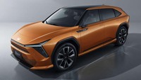 Sementara varian  S7 tampangnya lebih sporty dengan lampu depan berbentuk huruf X dan lampu belakang berbentuk huruf H. Selebihnya, untuk desain bodi samping dan velg, keduanya sama. Foto: Dok. Honda