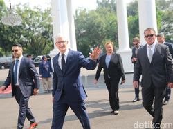 Momen CEO Apple Tim Cook Tiba di Istana Temui Jokowi