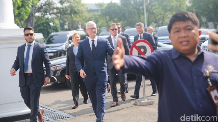 Momen CEO Apple Tim Cook Tiba di Istana Temui Jokowi