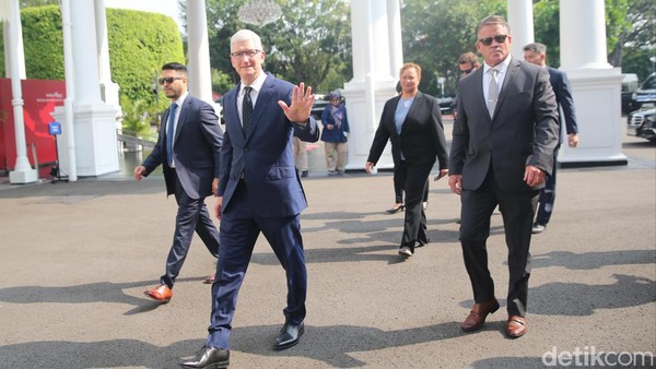 Momen CEO Apple Tim Cook Tiba di Istana Temui Jokowi
