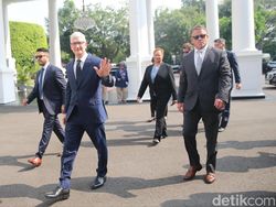 Momen CEO Apple Tim Cook Tiba di Istana Temui Jokowi
