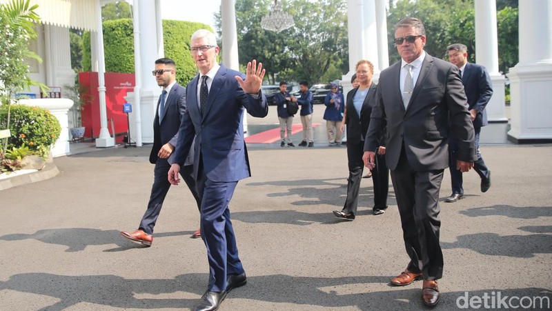 Momen CEO Apple Tim Cook Tiba di Istana Temui Jokowi