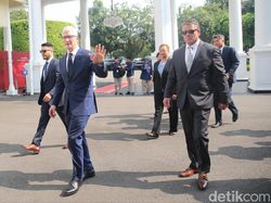 Momen CEO Apple Tim Cook Tiba di Istana Temui Jokowi