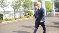Momen CEO Apple Tim Cook Tiba di Istana Temui Jokowi