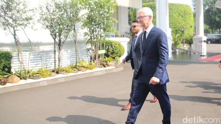 Momen CEO Apple Tim Cook Tiba di Istana Temui Jokowi Momen CEO Apple Tim Cook Tiba di Istana Temui Jokowi