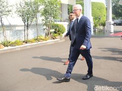 Momen CEO Apple Tim Cook Tiba di Istana Temui Jokowi
