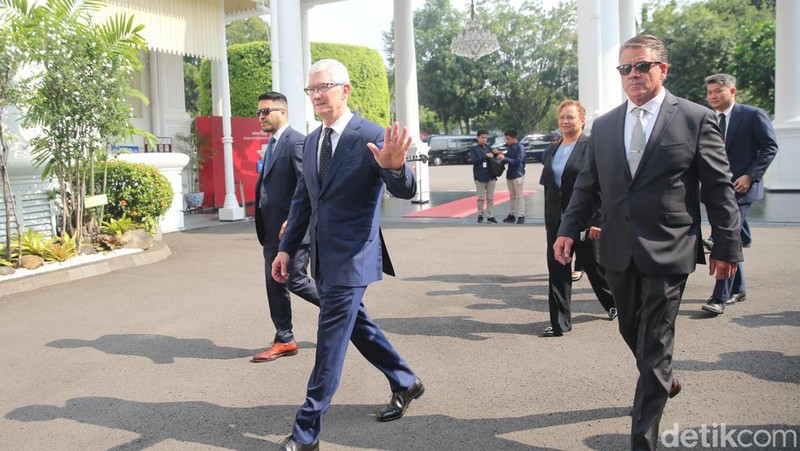 Momen CEO Apple Tim Cook Tiba di Istana Temui Jokowi