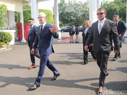 Momen CEO Apple Tim Cook Tiba di Istana Temui Jokowi