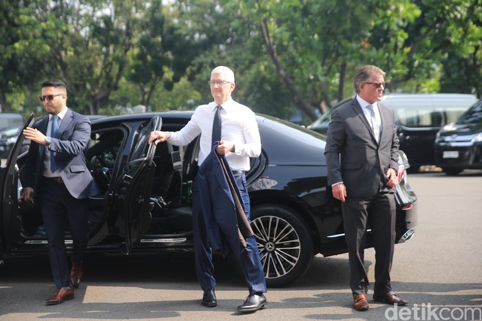 Momen CEO Apple Tim Cook Tiba di Istana Temui Jokowi