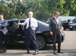 Momen CEO Apple Tim Cook Tiba di Istana Temui Jokowi