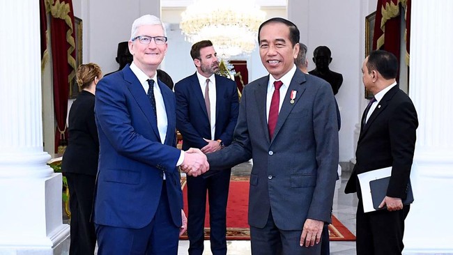 April: Gerhana Matahari Total, Bos Apple dan Microsoft ke Indonesia