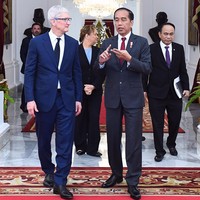 Saat bertemu pemimpin dunia, seperti Presiden Joko Widodo baru-baru ini, Tim membuat pengecualian. Setelan formal lengkap dengan dasi menjadi andalan. (Foto: Kris/Biro Pers Sekretariat Presiden)