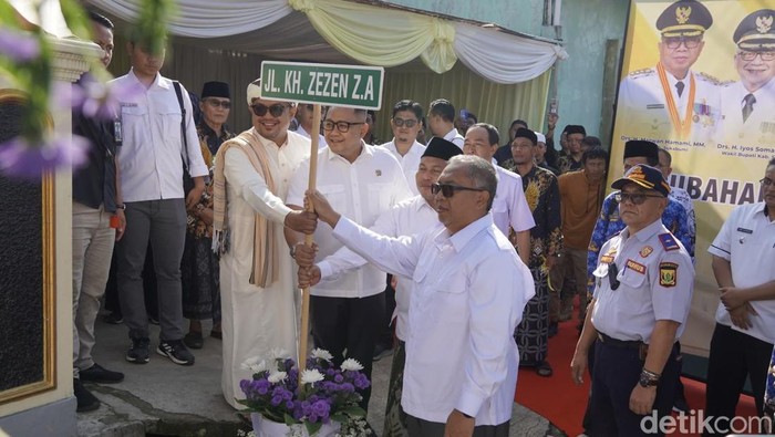 Ngaliwet dalam rangka pergantian nama jalan di Sukabumi.