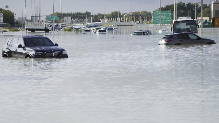 Bandara Dubai Terendam Usai Uni Emirat Arab Dilanda Banjir Langka