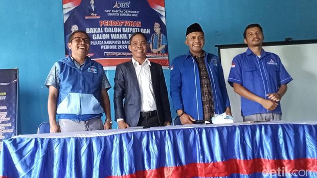 Pendaftaran bakal calon kepala daerah Manggarai Barat ke Demokrat.