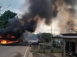 Pikap Terguling Hanguskan 1 Truk-2 Rumah Ternyata Angkut BBM Ilegal, Sopir Kabur
