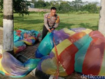 Video: Polisi Amankan Puluhan Balon Udara dan Petasan Jumbo di Trenggalek