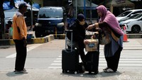 Sebagai informasi, bus dari wilayah Jawa Tengah dan Jawa Timur biasanya tiba di Kampung Rambutan pada waktu subuh. Sedangkan dari pagi hingga siang, bus didominasi dari kota-kota di Jawa Barat.