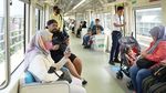 Potret LRT Jabodebek Diserbu Penumpang Saat Libur Lebaran