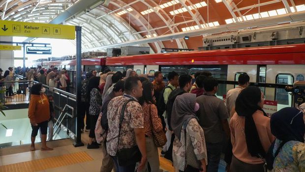 Sebanyak 255.428 pengguna tercatat menggunakan LRT Jabodebek selama periode libur panjang Lebaran, 6 - 15 April 2024. Begini potretnya.