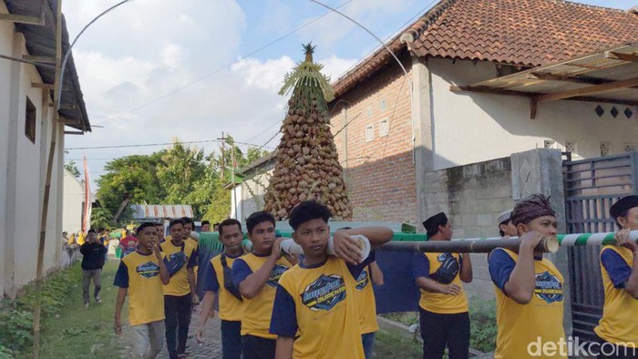 Potret Tradisi Lebaran Ketupat di Trenggalek Potret Tradisi Lebaran Ketupat di Trenggalek