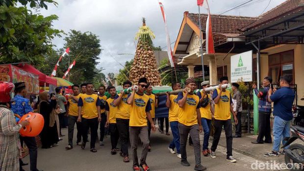 Potret Tradisi Lebaran Ketupat di Trenggalek