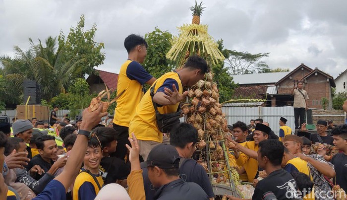Potret Tradisi Lebaran Ketupat di Trenggalek