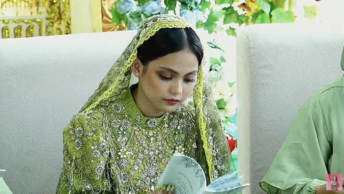 Putri Isnari atau Putri DA menggelar pengajian jelang menikah.