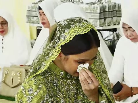 Putri Isnari atau Putri DA menggelar pengajian jelang menikah.