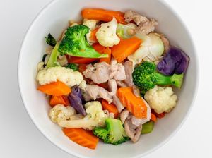Resep Tumis Sayuran dan Ayam ala Thai, Segar Gurih Kaya Nutrisi