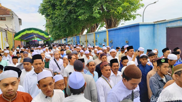 Ribuan jemaah mengikuti haul Mbah Slagah Pasuruan