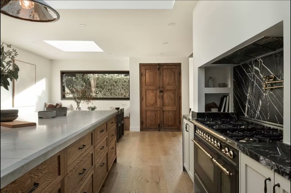7 Foto Rumah Baru Lisa Blackpink di Beverly Hills, Mewah Seharga Rp 64  Miliar