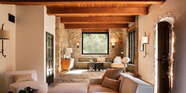 Lalisa Manobal atau lebih populer sebagai Lisa Blackpink baru saja menyelesaikan pembelian sebuah rumah di Beverly Hills, California, Amerika Serikat. Seperti dikutip Mansion Global, perjanjian pembelian rumah itu ditandatangani Lisa pada pertengahan Maret 2024. Foto: Dok. GAVIN CATER/MANSION GLOBAL