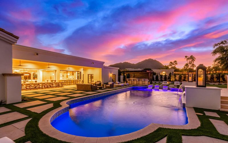 Rumah yang disewa Rihanna saat Super Bowl 2023