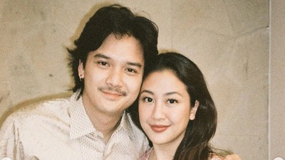 7 Gaya Lebaran Sherina & Suami, Sederhana Pakai Baju Zaman SMP - Milik Mertua